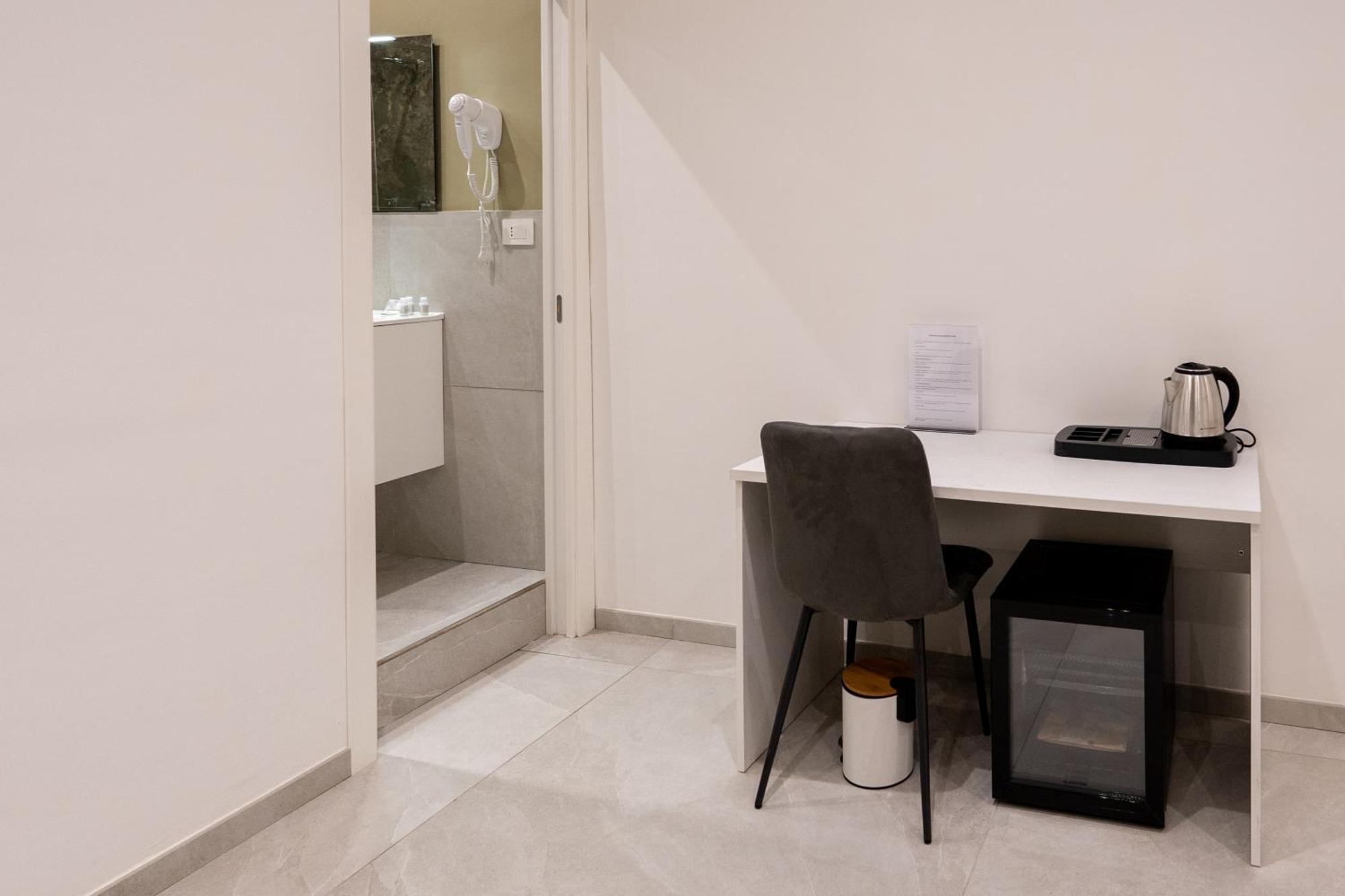 Suites Gaudioso Napoli Center Bagian luar foto