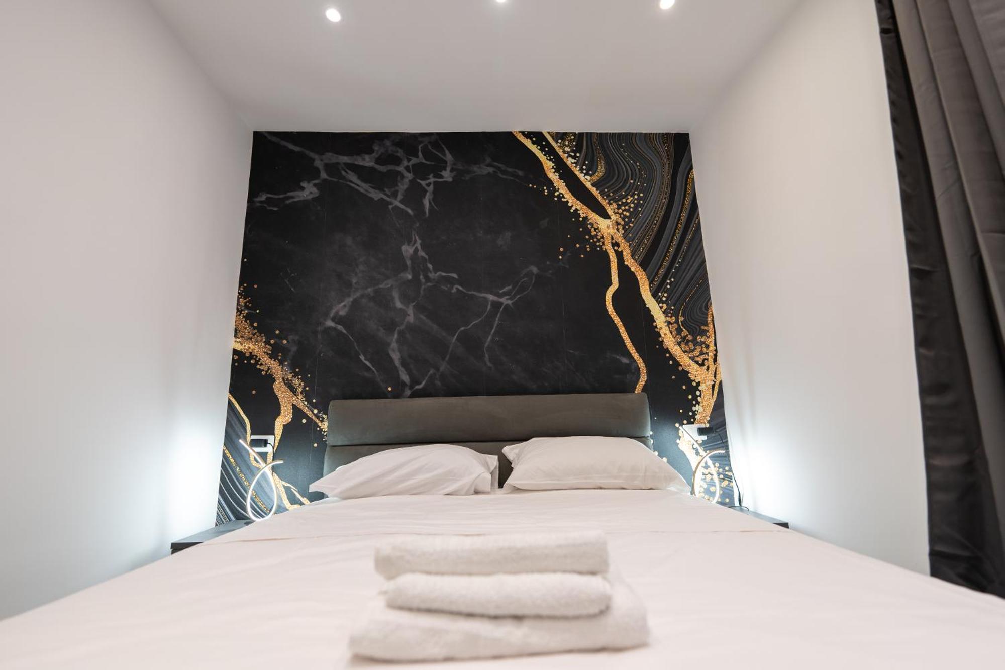 Suites Gaudioso Napoli Center Bagian luar foto