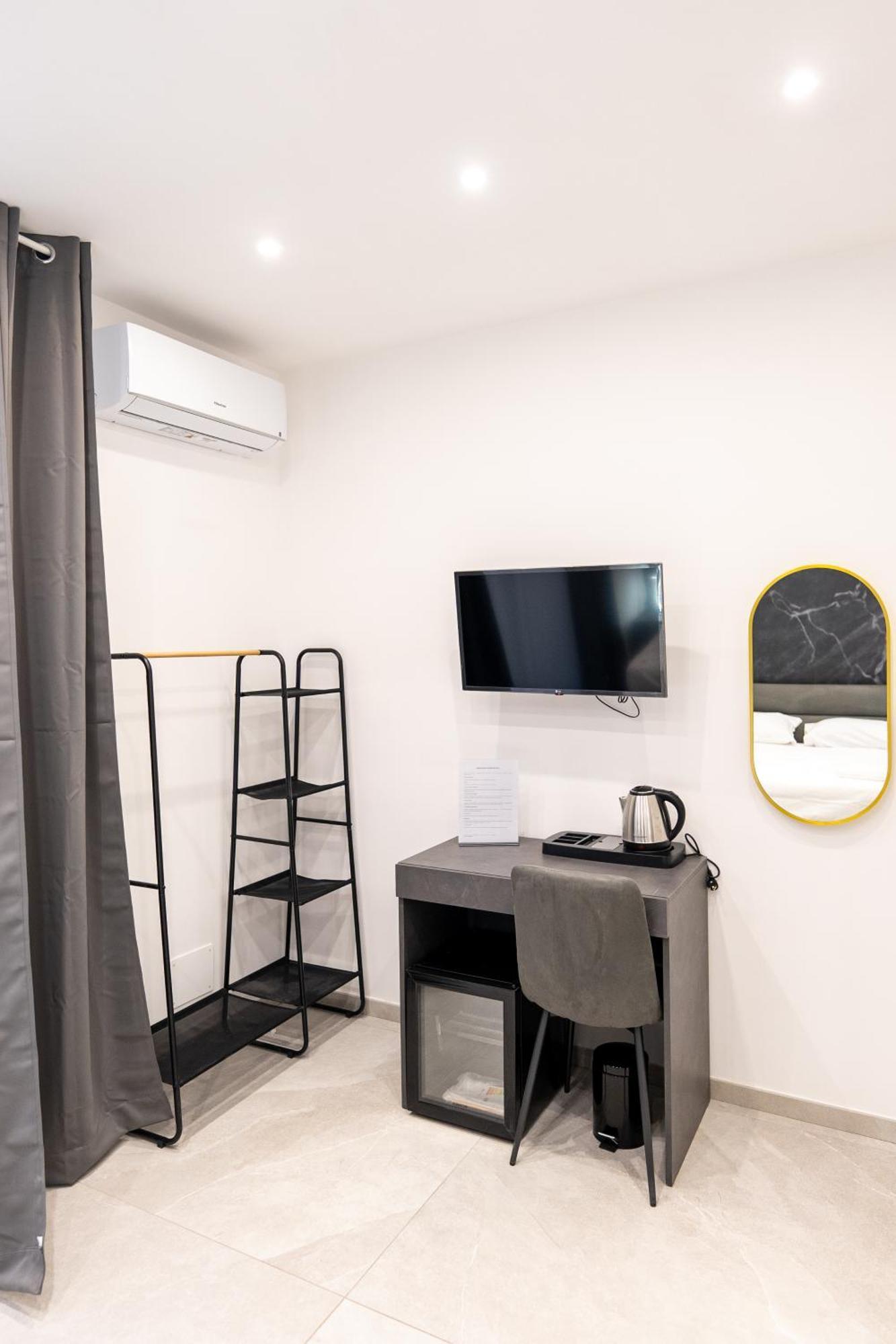Suites Gaudioso Napoli Center Bagian luar foto